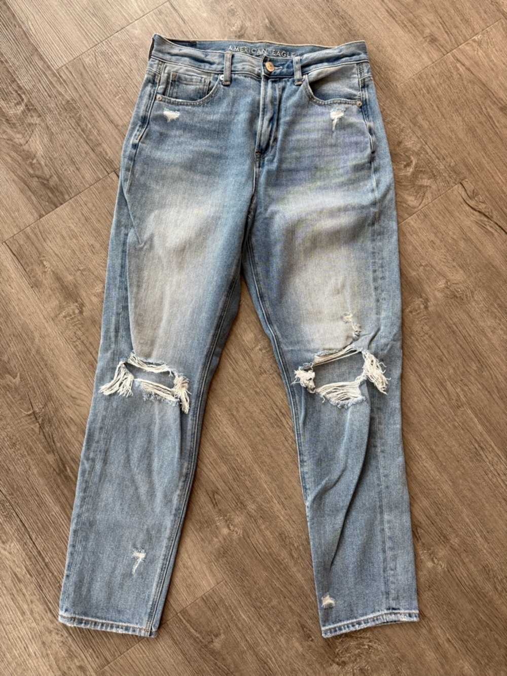 American Eagle Outfitters Light Blue Distressed Boyfriend Jeans